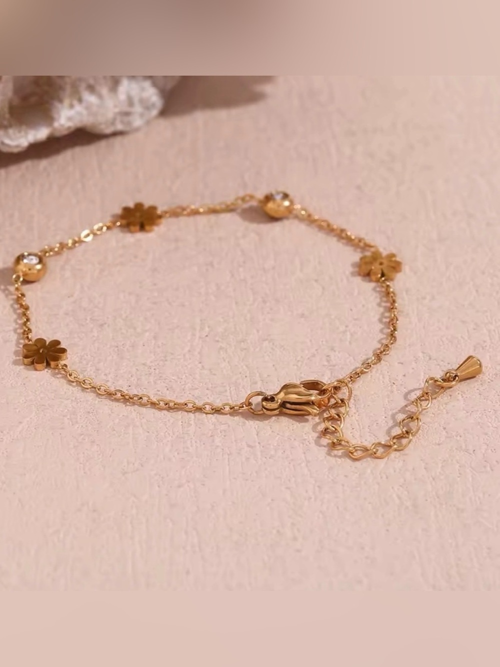 Double Sided Back and White
Flower Bracelet 18K Gold plated
Stainless Steel - Picture 4 of 6